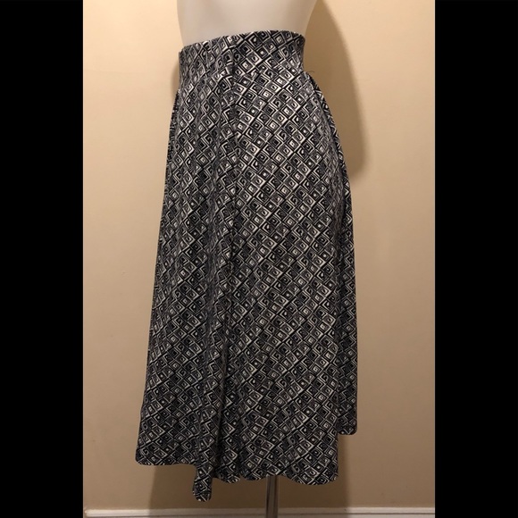 LuLaRoe Madison Skirt Size 3XL - Picture 4 of 16
